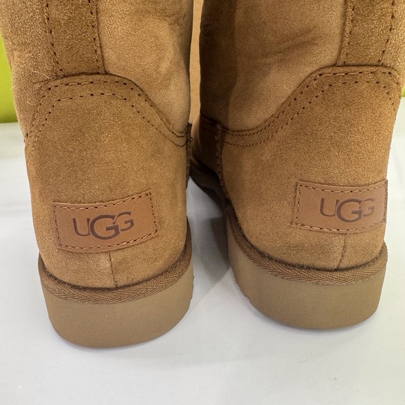 UGG Romely Cuffable Boots - Picture 5 of 5